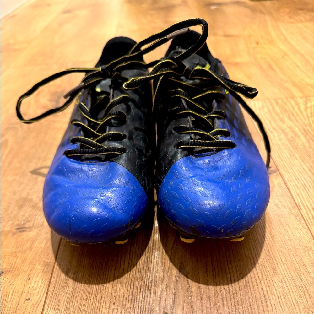 Brava soccer cleats size 3.5 youth